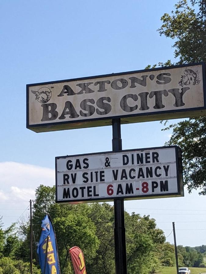Axtons Bass City Lake Front Resort Emory Экстерьер фото