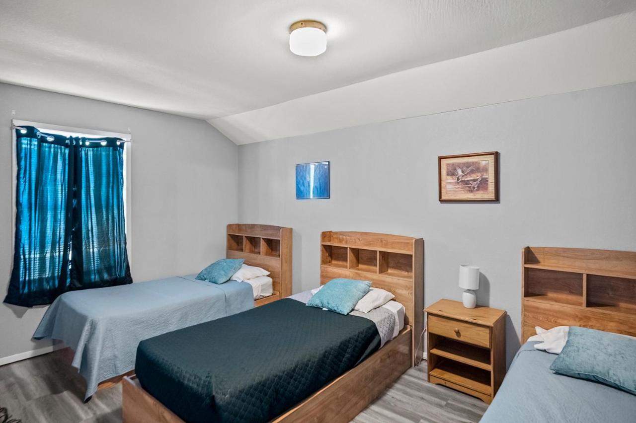 Axtons Bass City Lake Front Resort Emory Экстерьер фото